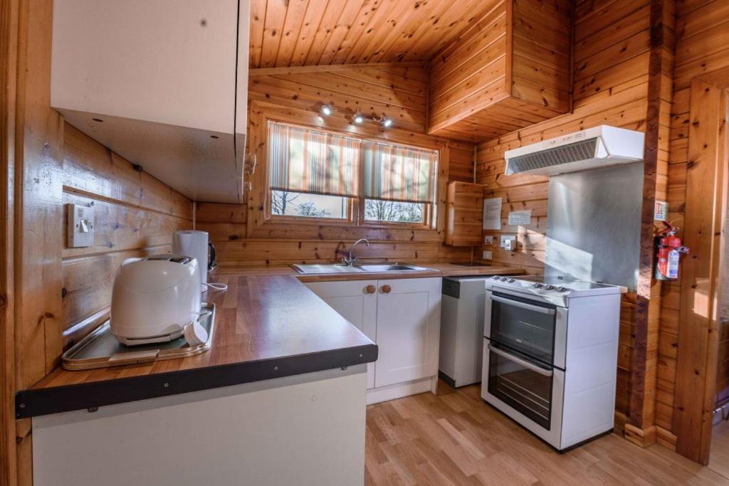 Pinecroft Lodges Инглтон Экстерьер фото